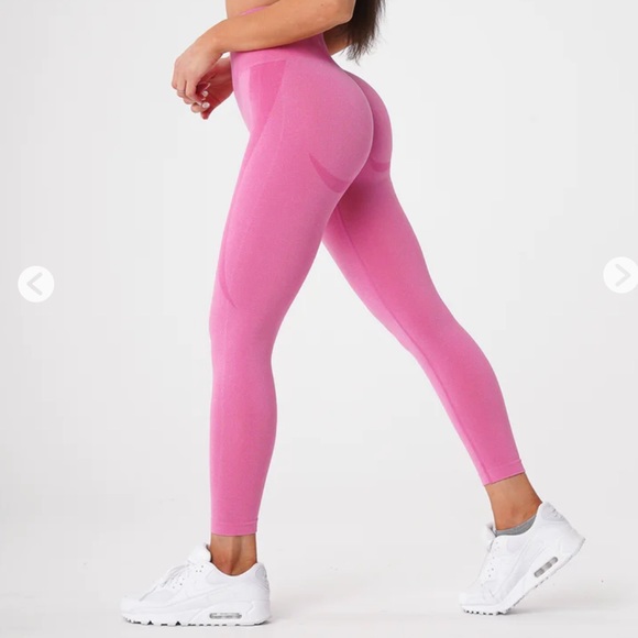 SOLD- NVGTN contour leggings in Bubble Gum - Picture 2 of 11